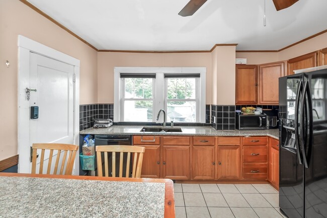 Photo - 404 Mt Auburn St