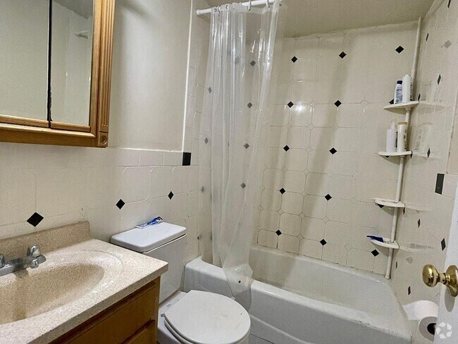 Building Photo - 139 Brook St Rental