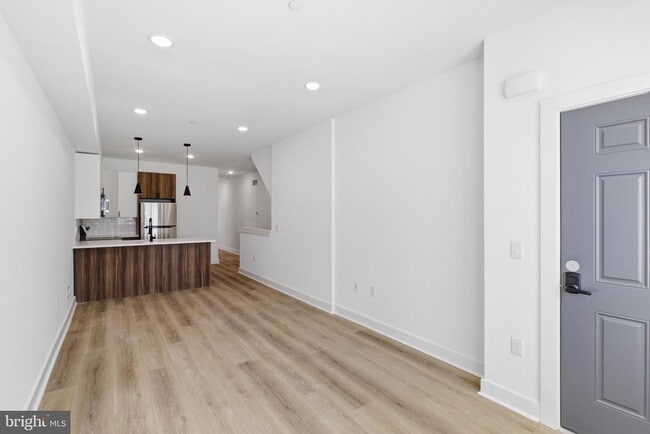 Building Photo - 2532 N 11th St Unit 1