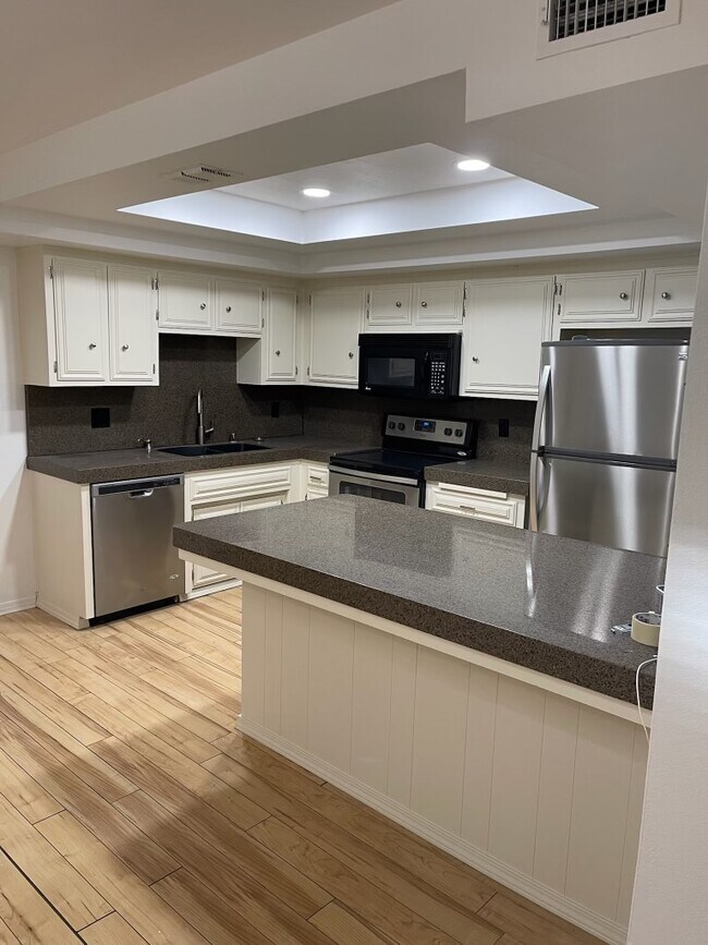 Photo - 1001 Mohawk St