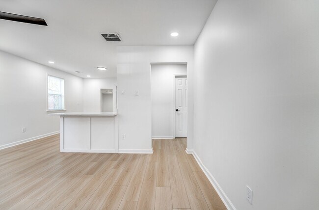 Photo - 1865 Ferber Ave