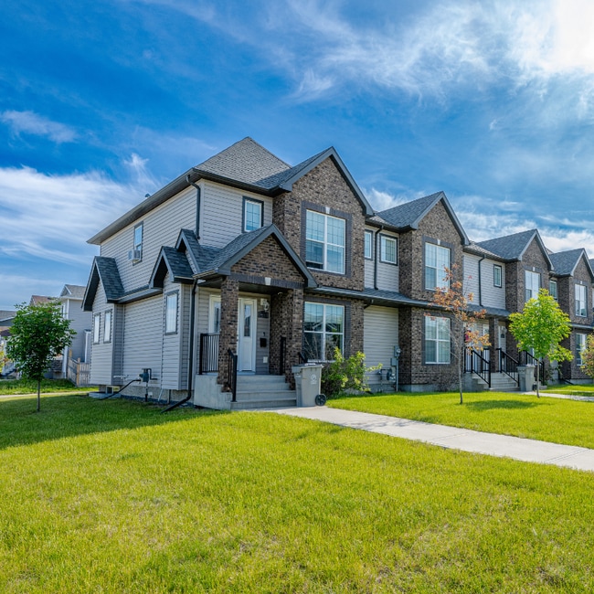 Building Photo - 8833-8896 96 Ave Unit T-10 8833 96 Avenue