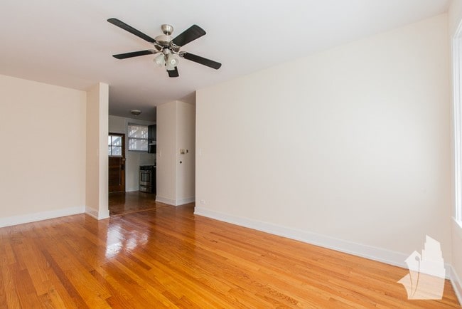 Photo - 4535 N Leavitt St Unidad 4535-G