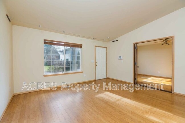 Photo - 620 S 192nd Pl