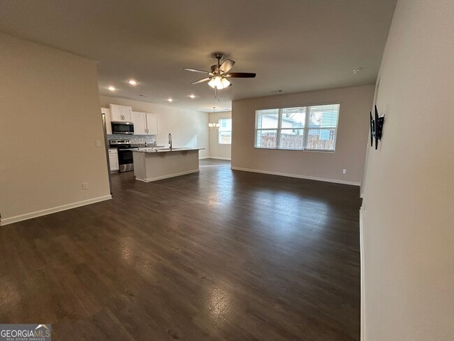 Photo - 850 Starbuck Parkway