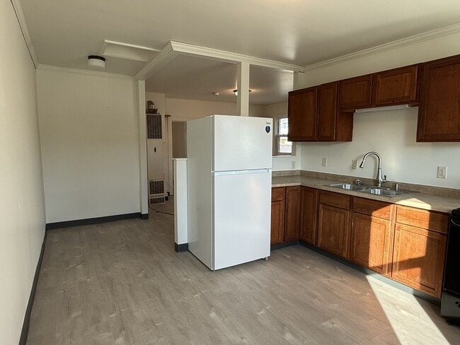 Photo - 1003 Ontario Ave