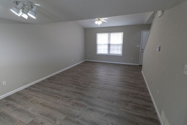 Photo - 5305-5307 Currituck Ln Unidad 5307 Currituck Lane