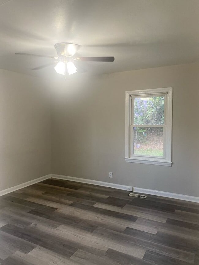 Photo - Move in Special!!!! 3/1 Home with bonus room!