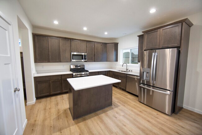 Photo - 2009 Savannah Dr