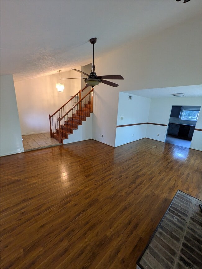 Photo - 17054 Cairnlassie St