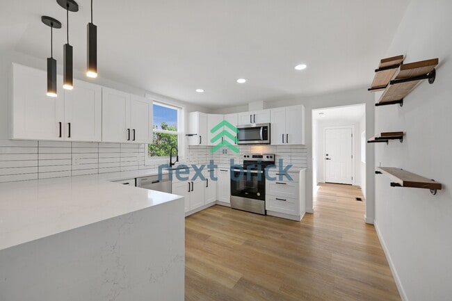 Photo - 215 S 107th St