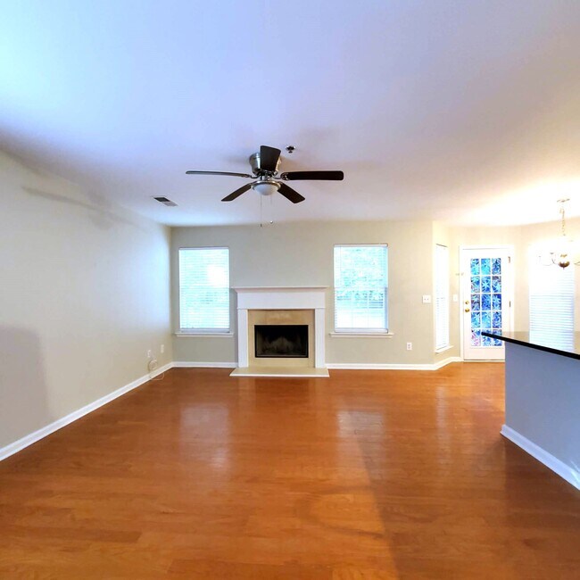 Photo - 300 Cottonwood Creek Cir