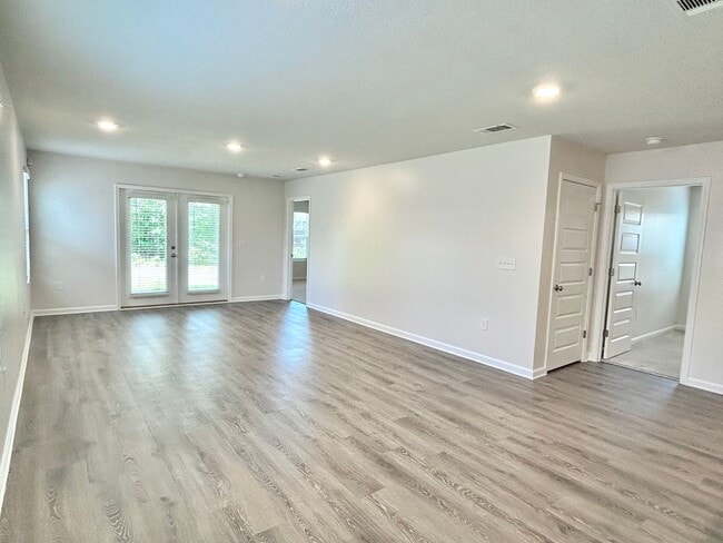 Photo - Spacious 3-Bedroom Home - Woodlands