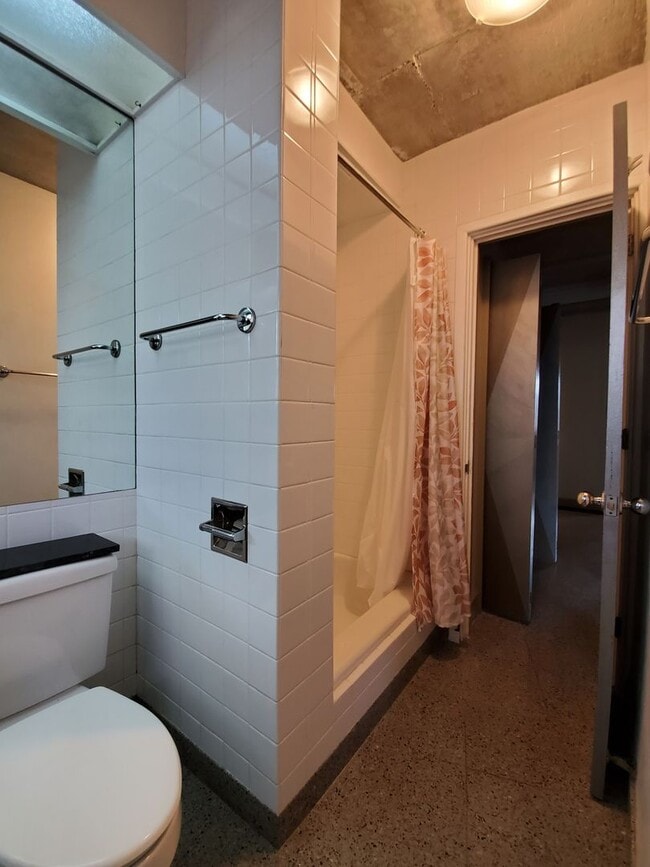 Photo - Available now: | 1 Bedroom, 1 Bathroom in Waikiki Cove. Unit 603