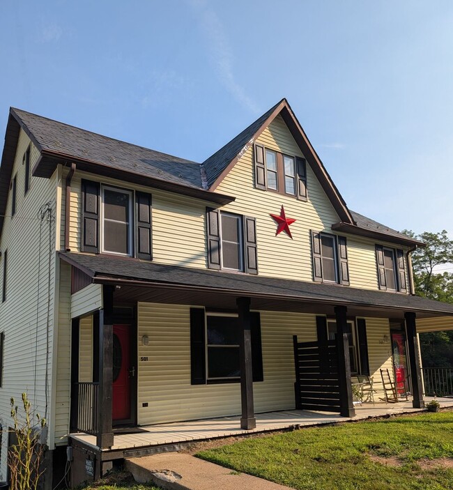 Building Photo - Duplex Rental
