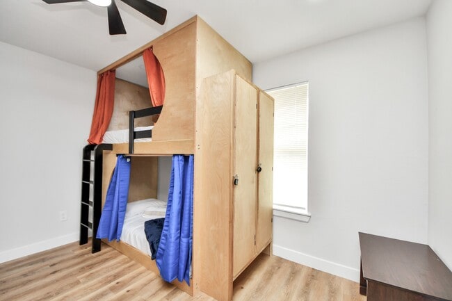 Photo - 5115 Clay St