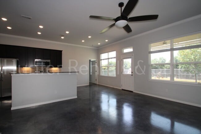 Photo - 1619 Neuberry Cliffe