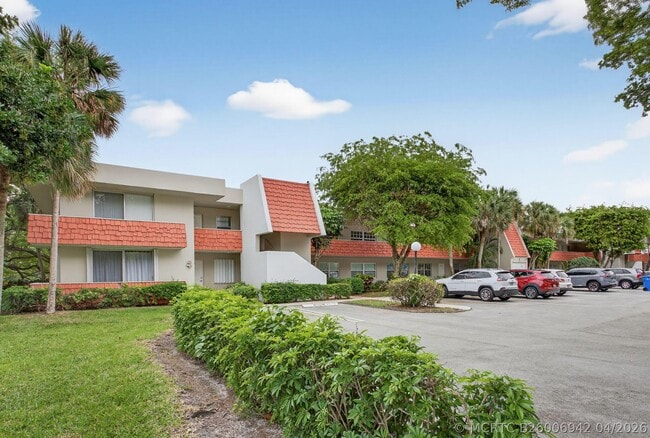 Building Photo - 800 Cypress Blvd Unit 204a