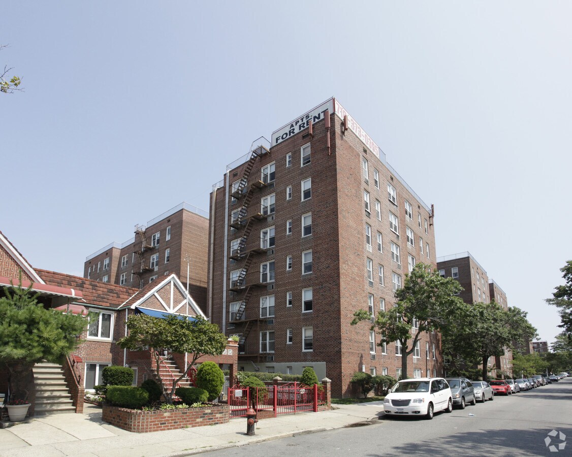 Photo - Southampton Apartments