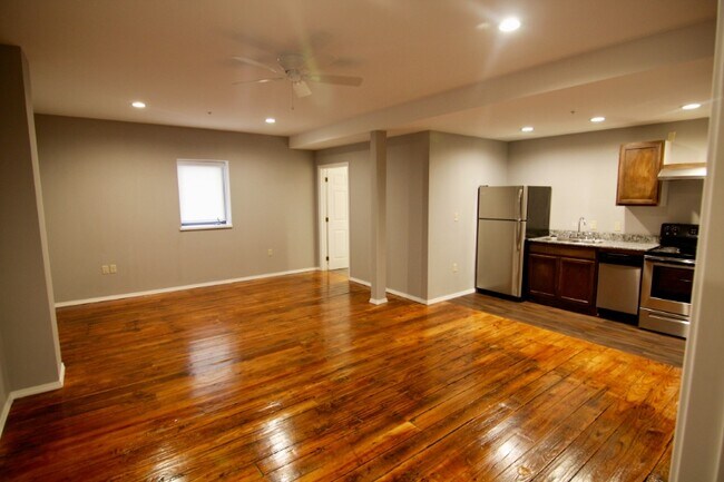 Photo - 1306 E 11th St Unit 9