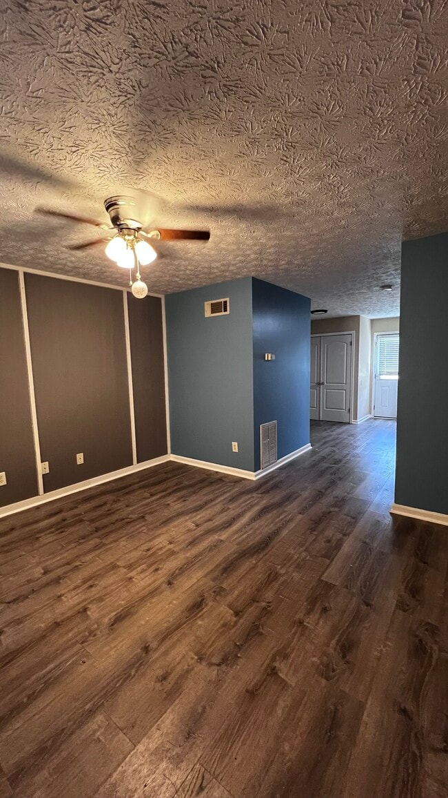 Photo - 128 Dusty Creek Ln