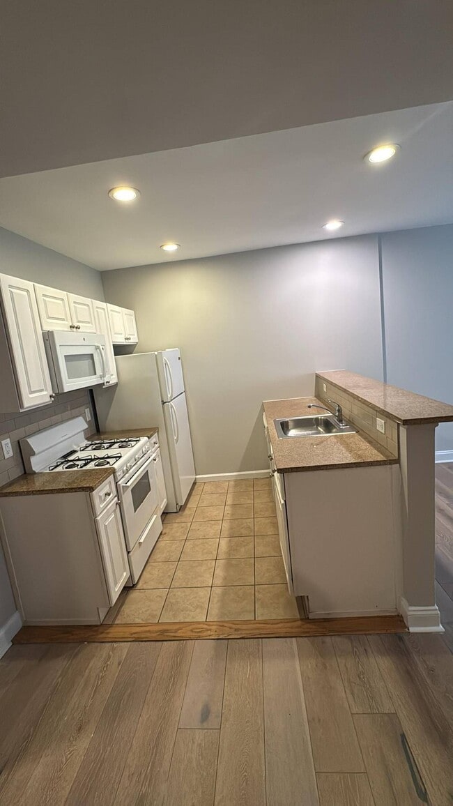 Building Photo - 56 Imlay St Unit B3