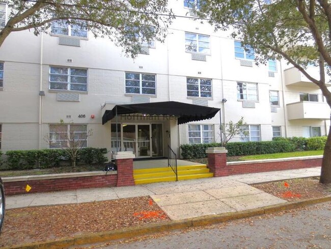 First floor condo in Hyde Park Towers - First floor condo in Hyde Park Towers