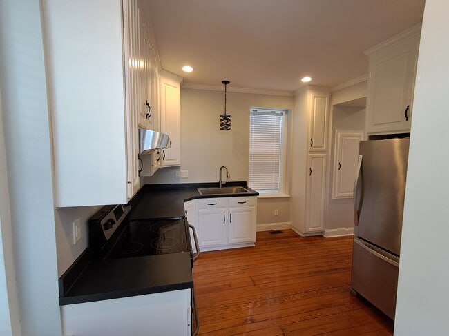 Building Photo - 1007 E McCarty St Unit B