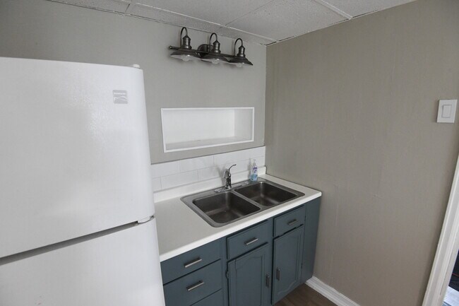 Photo - 103 Stinson St