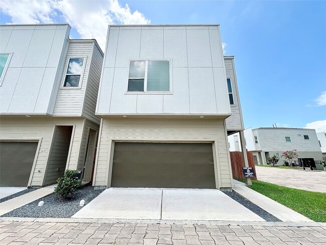 Building Photo - 613 Thornton Oaks Ln Rental