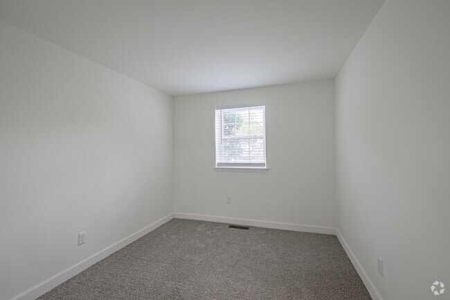 2BR, 1BA-723SF - Bristol - Bedroom