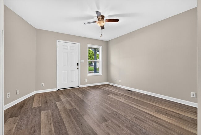 Photo - 837 Princeton Cir