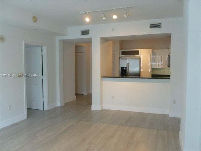 Building Photo - 7350 SW 89th St Unit 807S