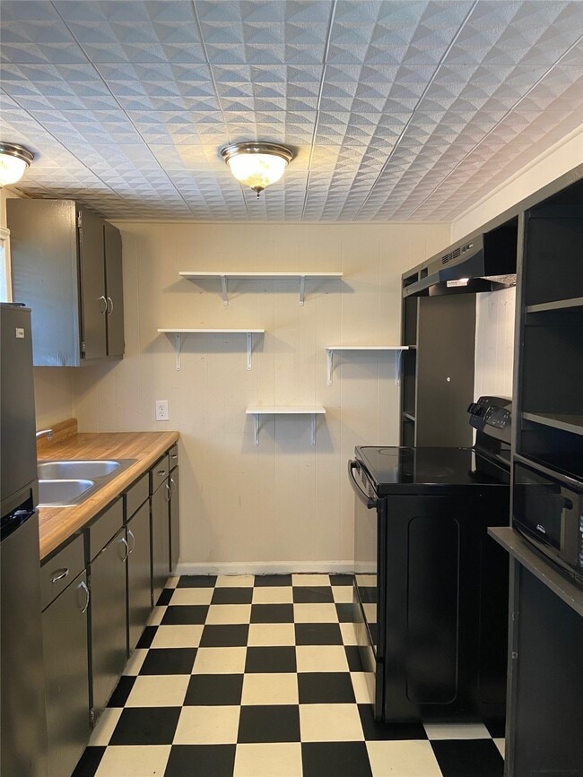 Building Photo - 607.5 N Jones St Rental