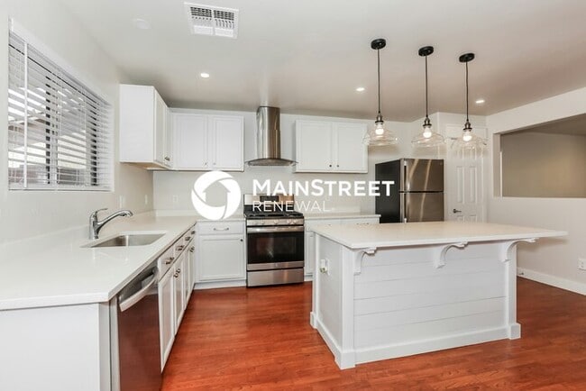 Photo - 3 Bedroom Pet-Friendly Home in SAN TAN VALLEY, AZ with Main Street Renewal