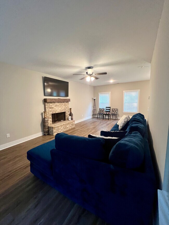 Photo - 144 Ducati Dr