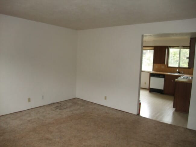 Building Photo - 2 Bedroom 1  1/2 Bath Unit Of  Duplex With A Garage In Albany