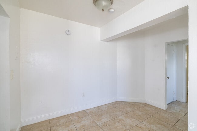 1 habitación, 1 baño - 950 pies cuadrados - Comedor