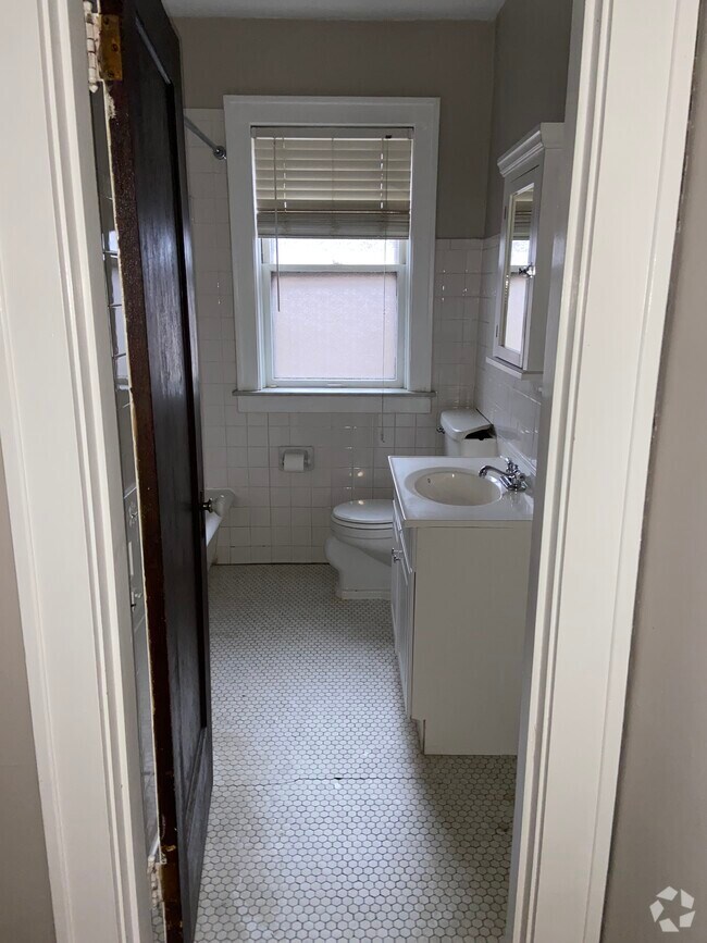 Building Photo - 4964 Parker Ave Unit 2 Rental