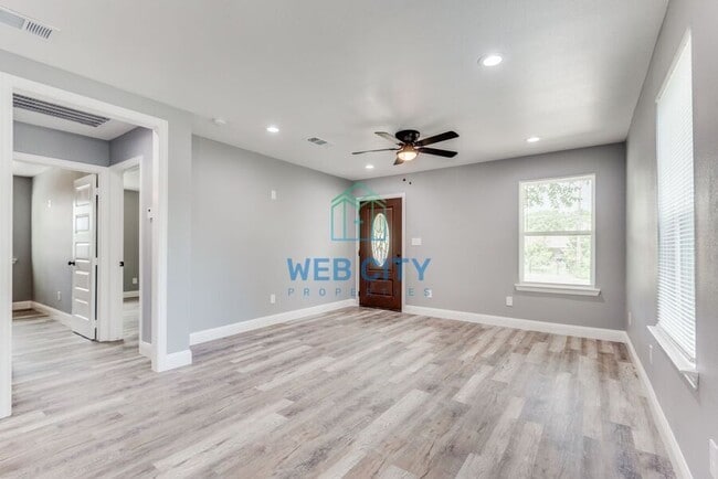 Photo - 9214 Metz Ave
