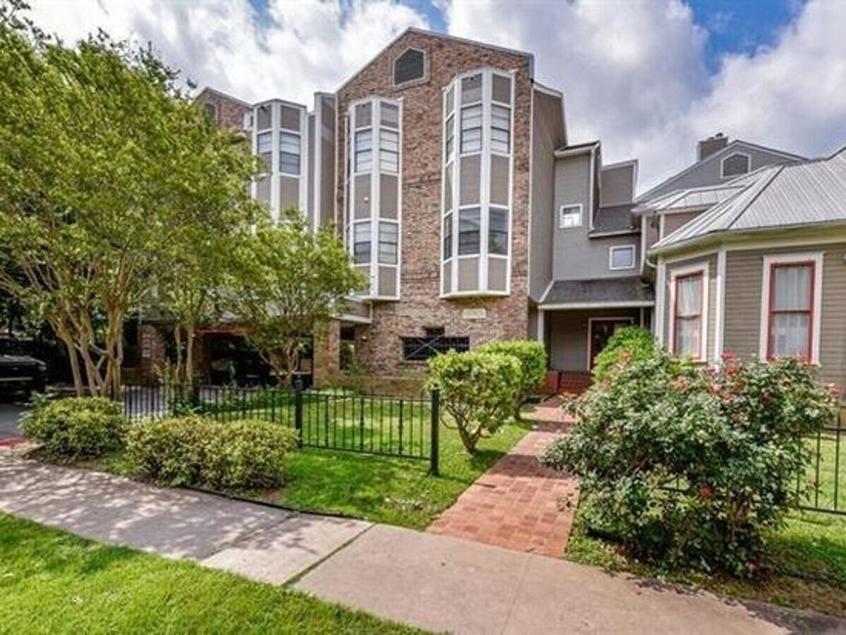 Photo - 1/1 Condo in Gated Community Unit 106