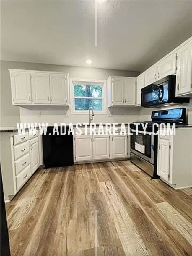 Photo - Gorgeous 4 Bed 3 Bath Home in Olathe!!-Ava...