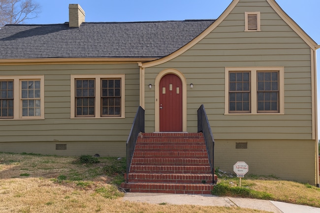 Building Photo - Charming Craftsman in the Heart of Atlanta...