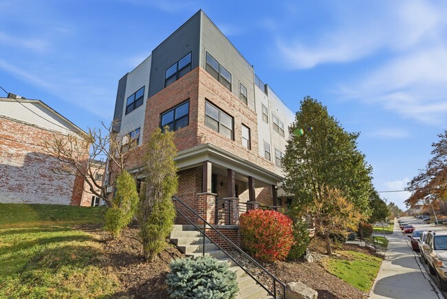 Photo - Stylish Midtown townhouse with stunning city views!