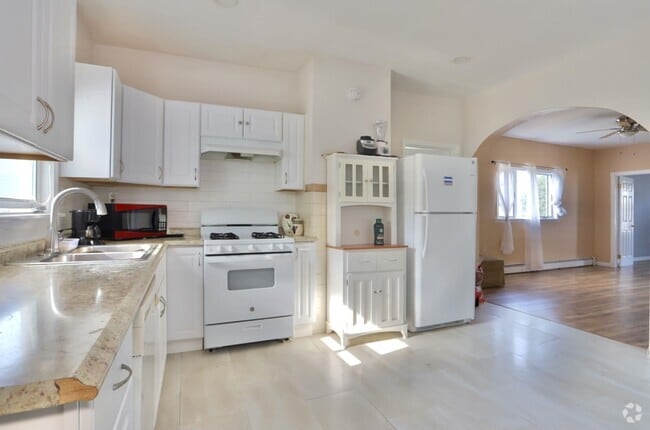 Building Photo - 17 Grant Ave Unit 2 Rental
