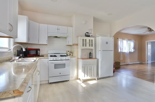 Building Photo - 17 Grant Ave Unit 2 Rental