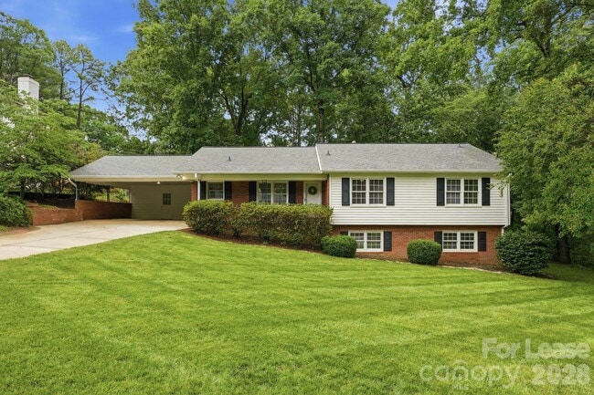 Building Photo - 926 Shady Bluff Dr