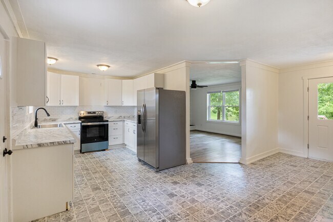 Photo - 185 Storage Rd