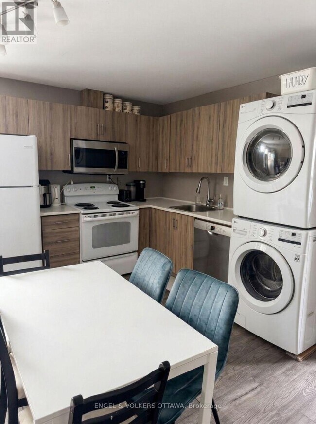 Photo - 535 McLeod St