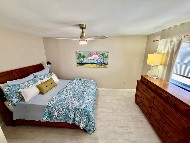 Photo - 220 Park Blvd N Unidad 203